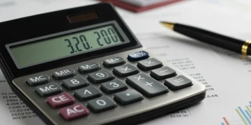 Calculator showing 3.2% increase for SSI benefits in 2026